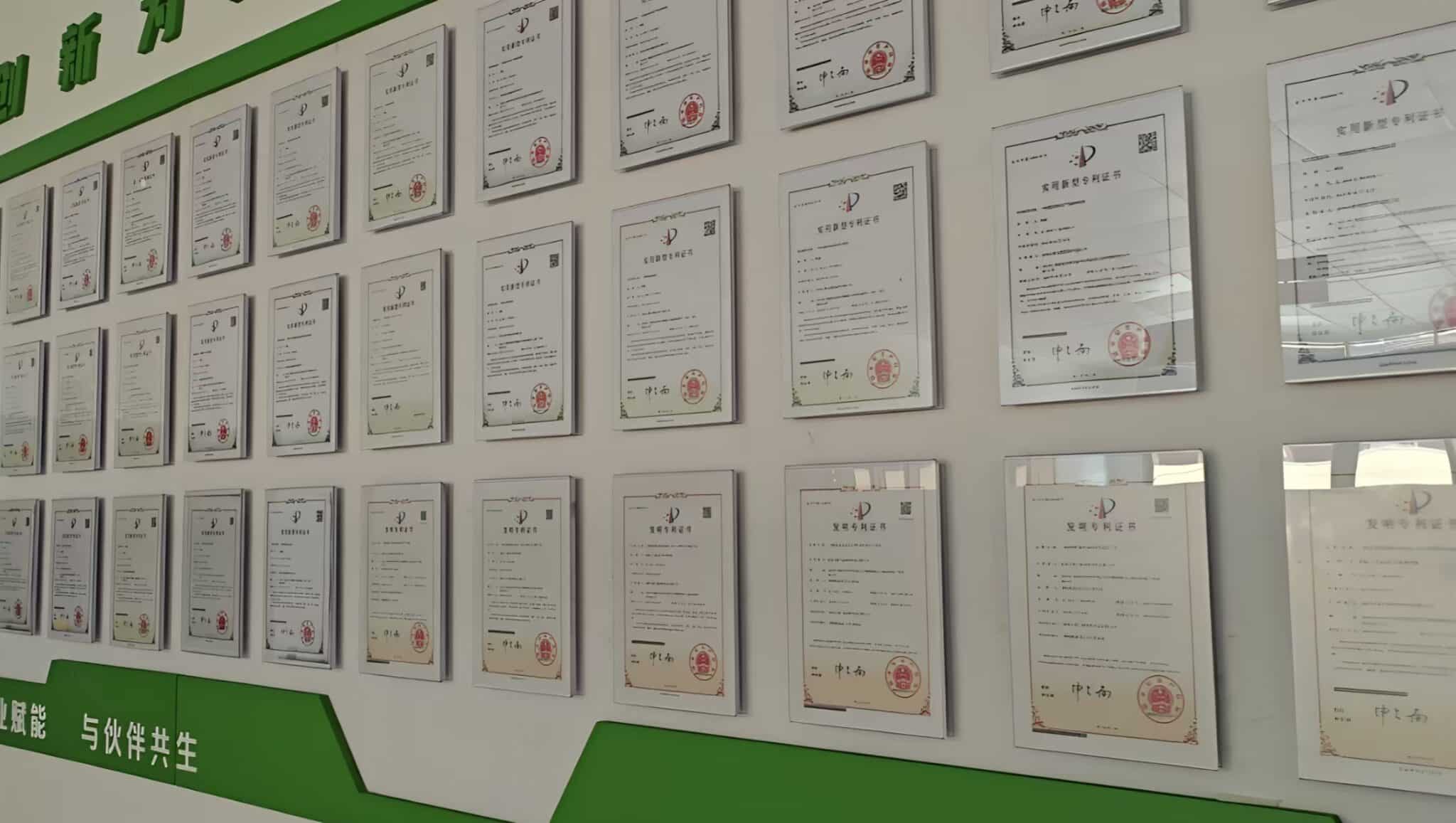 Muro de patentes y certificaciones ISO del fabricante de nailon modificado