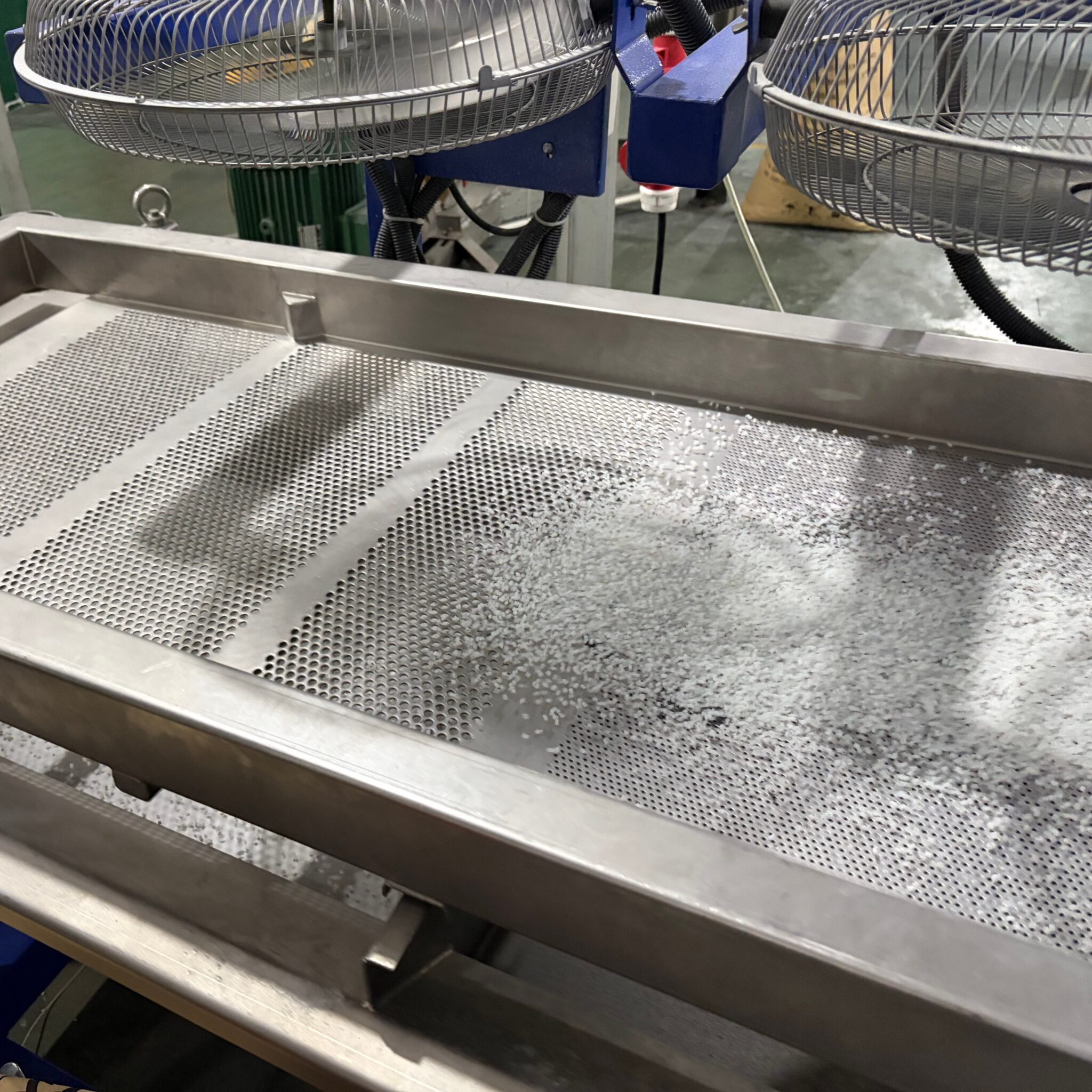vibrating screen particles